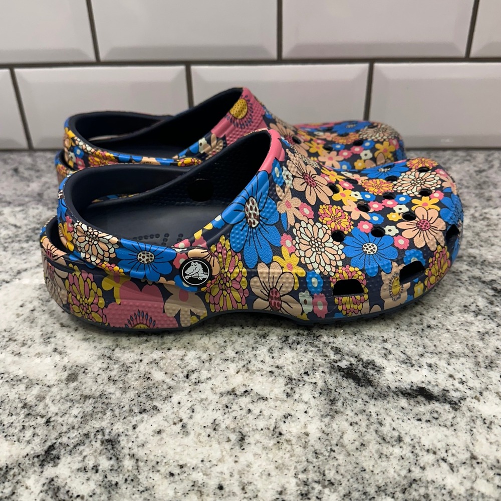 Crocs Women 7 Classic Clogs Navy Blue Pink Yellow Floral Print Boho Retro Summer - Picture 5 of 8